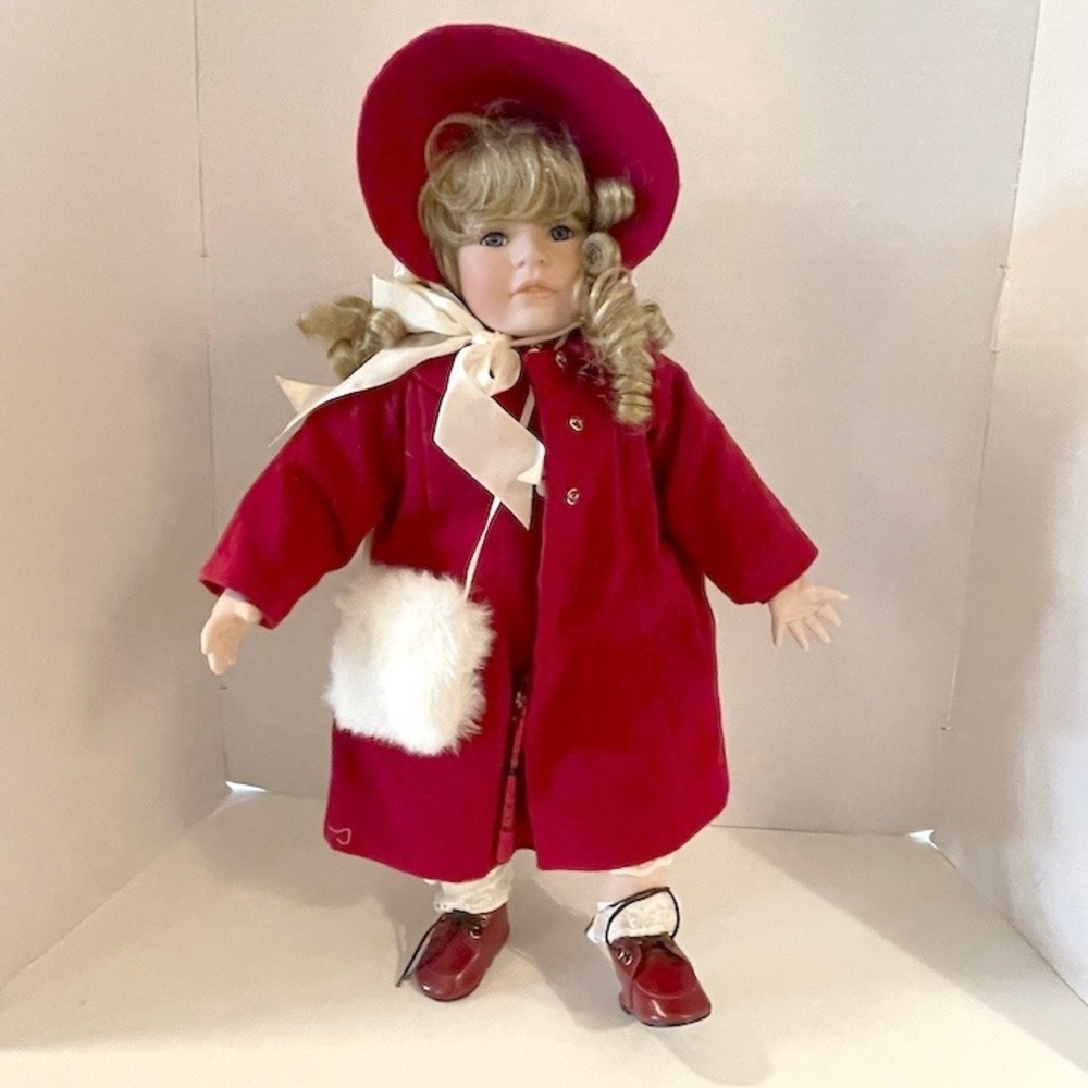 Hamilton Collection Claudia Holiday Porcelain Doll Helen M. Carr 1994